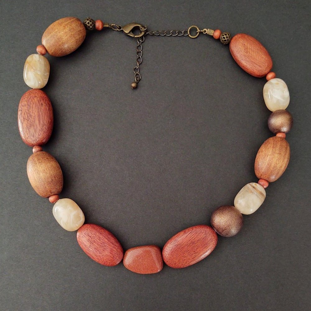 Wood and faux stone necklace - Picture 5 of 12